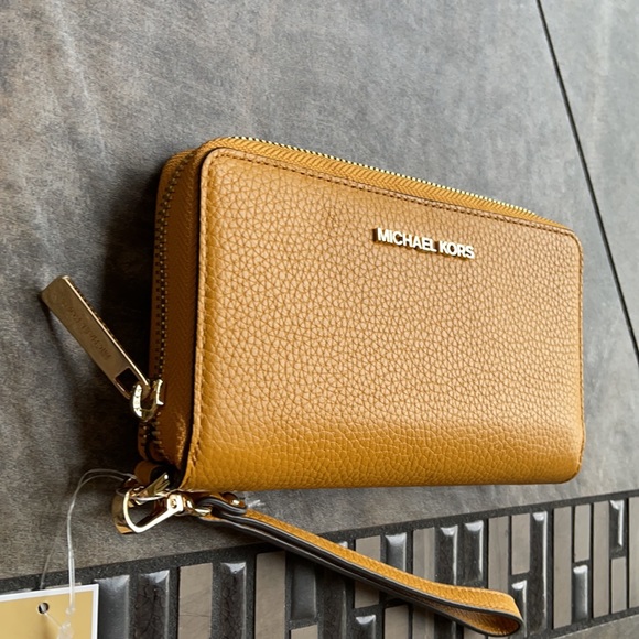 Michael Kors Jet Set Travel Lg Flat Multifunctional Phone Case-Wristlet-Wallet - Picture 3 of 16